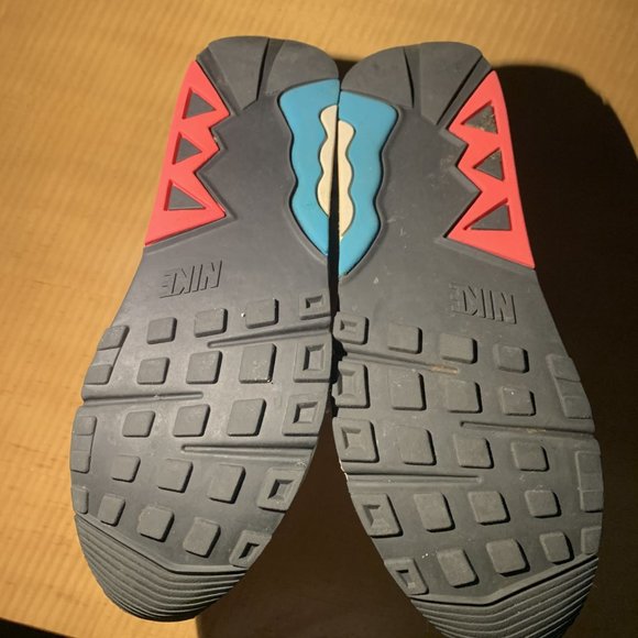 Men's Nike Sneakers - Picture 3 of 9